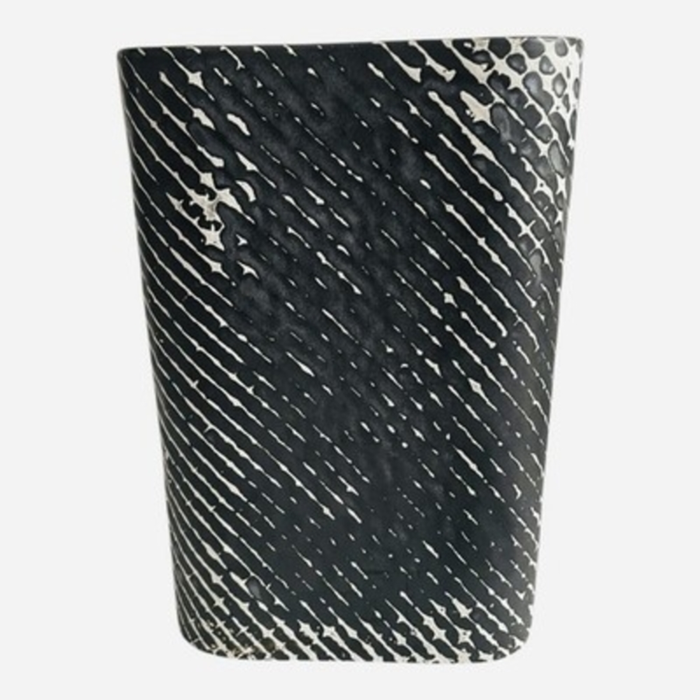 CB2 Chain Link Black White Ceramic Vase Handcrafted Portugal 12"x8" NWT - Picture 3 of 8